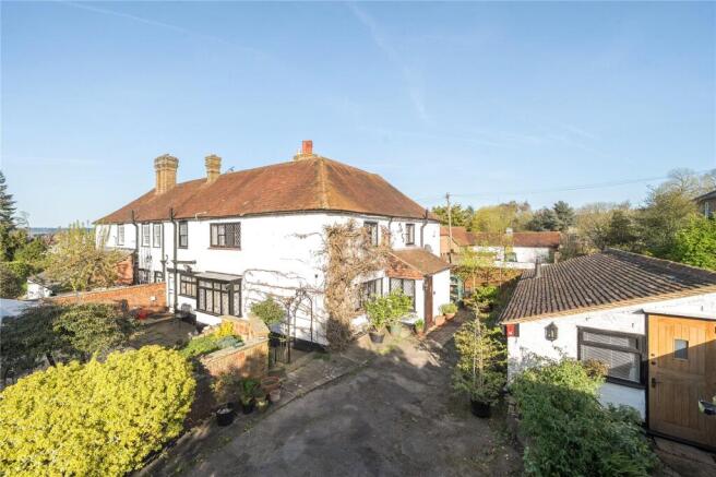 4 bed property, in Dean Street, £600,000