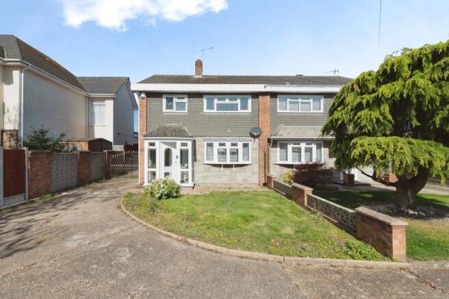 3 bed property, in Southend Road, £450,000