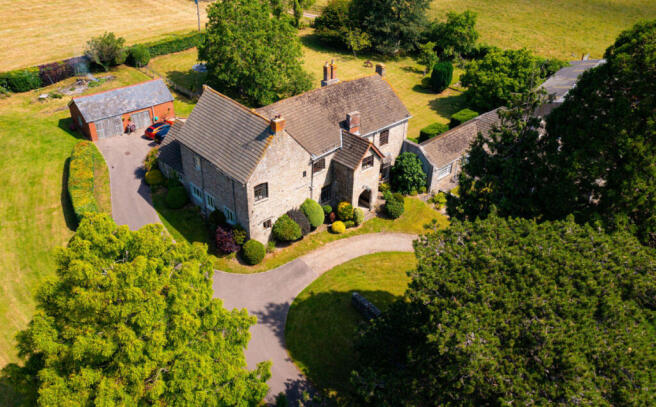6 bed property, in Penpergwm, £1,200,000