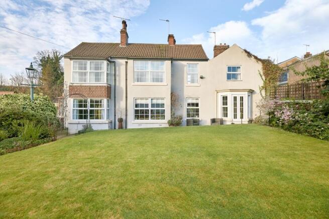 4 bed property, in Water Lane, £600,000