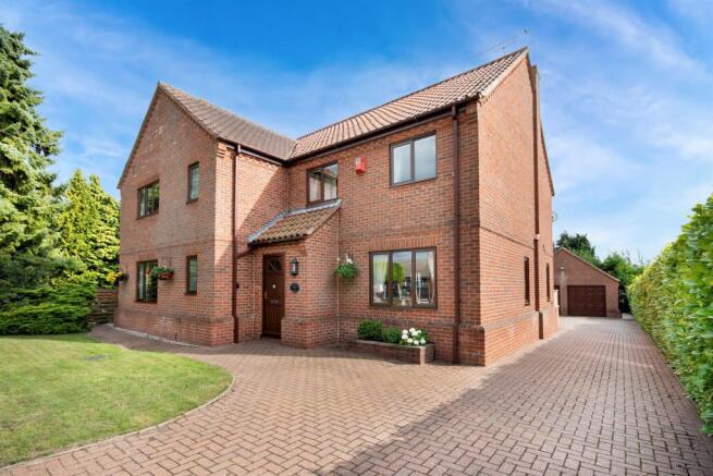 5 bed property, in Top Pasture Lane, £650,000
