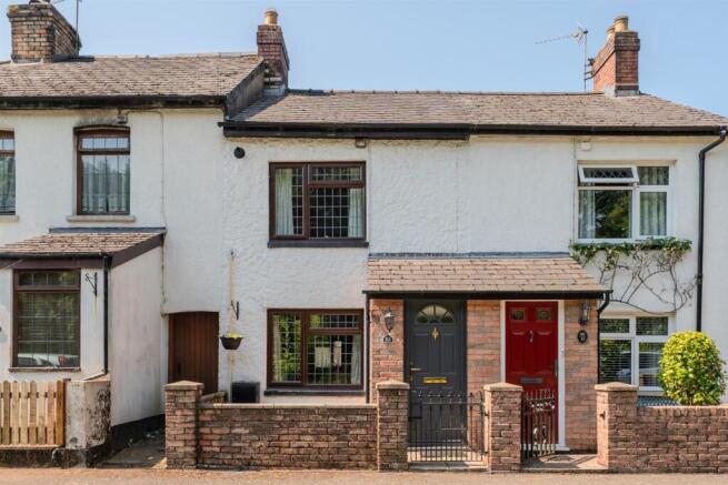 2 bed property, in Ty Coch Lane, £180,000