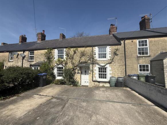 3 bed property, in Quemerford, £175,000