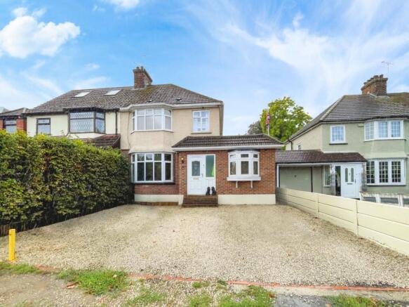4 bed property, in Purfleet Road, £545,000