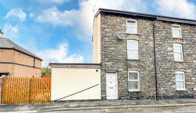 2 bed property, in Scotland Street, £112,500