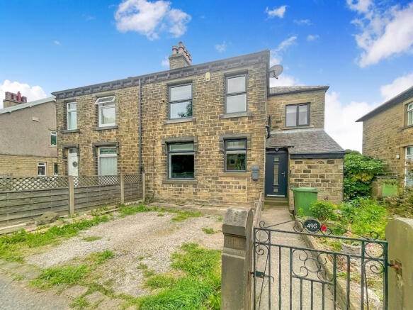 3 bed property, in Blackmoorfoot Road, £270,000