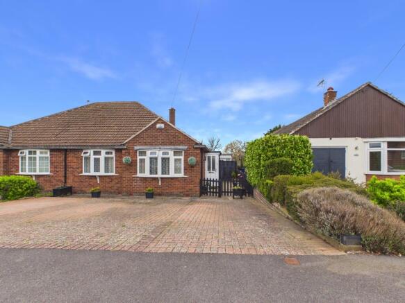 2 bed property, in Hallfields, £360,000