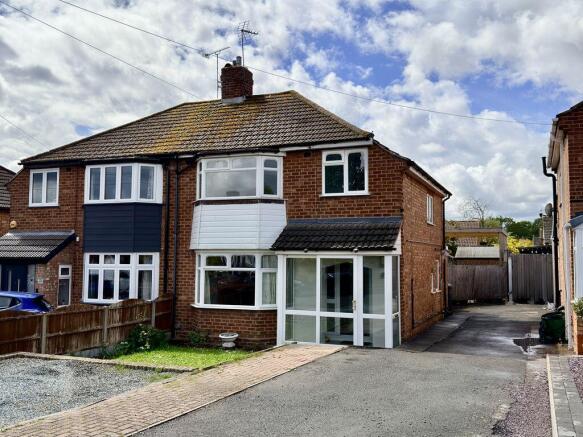 3 bed property, in Springfield Crescent, £350,000