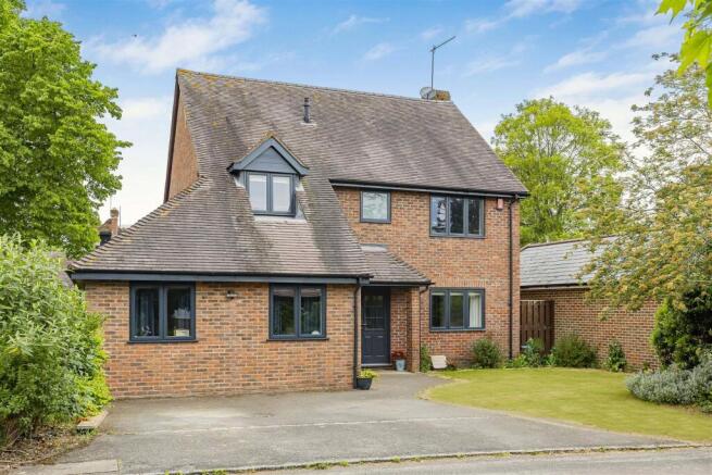 5 bed property, in Pearces Orchard, £1,450,000
