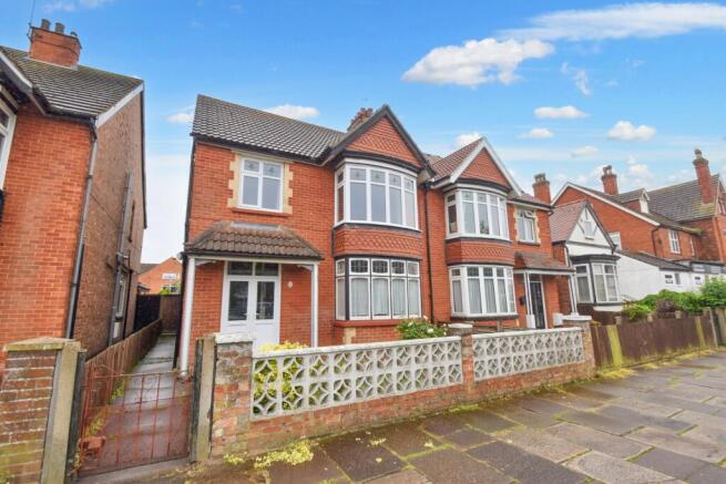 4 bed property, in Scarbrough Avenue, £235,000