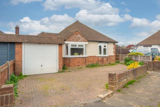 3 bed property, in Barton Close, £600,000