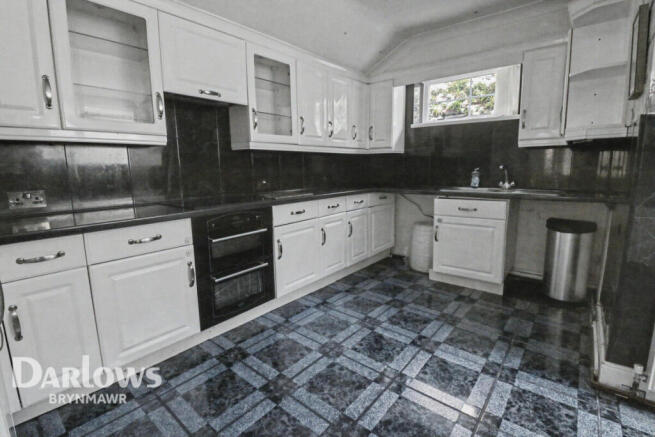 2 bed property, in Oak Street, £110,000