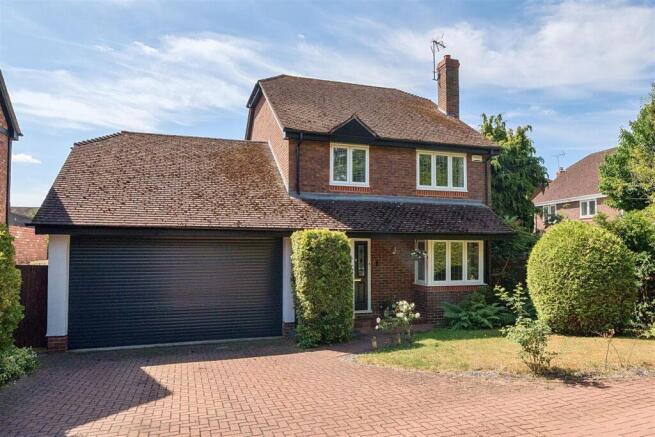 4 bed property, in New Road, £945,000