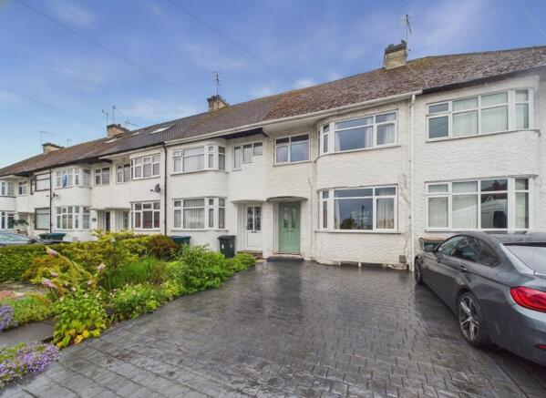 3 bed property, in Prince Of Wales Road, £250,000