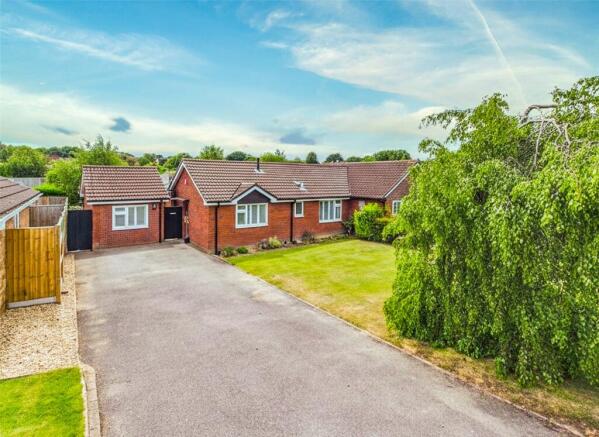 3 bed property, in Buttercup Drive, £500,000