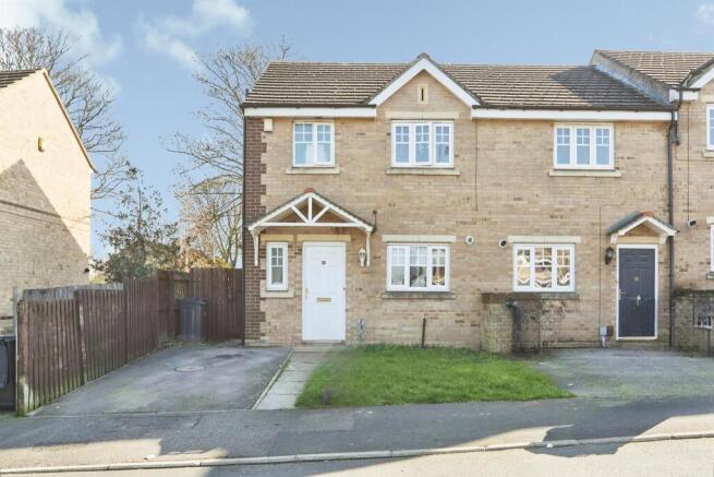 3 bed property, in Yewdall Way, £175,000