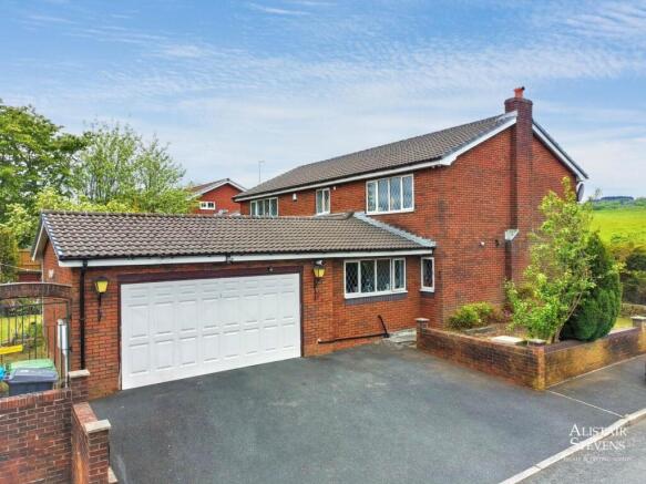 4 bed property, in Marches Close, £475,000