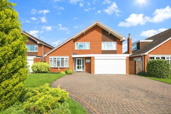 4 bed property, in Hunt Lane, £630,000