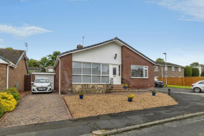 2 bed property, in Westfields, £200,000