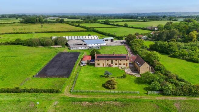 10 bed property, in Lovington, £1,600,000