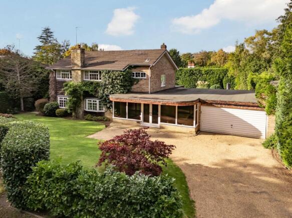 4 bed property, in Fairmeads, £1,895,000