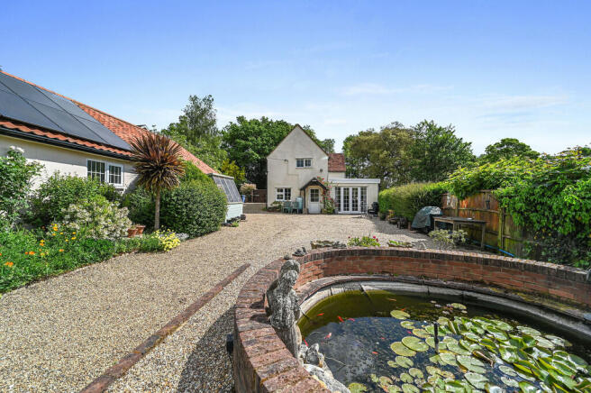 4 bed property, in Semer, £795,000