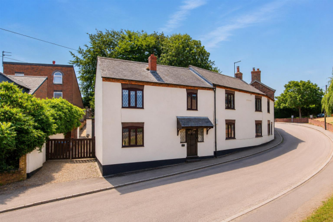 5 bed property, in West Street, £525,000