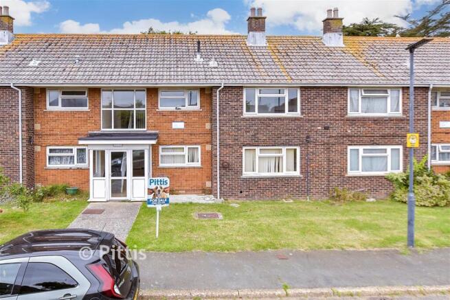 2 bed property, in Crossway, £125,000