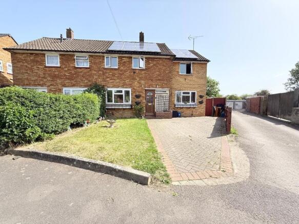 5 bed property, in Dewsbury Road, £450,000