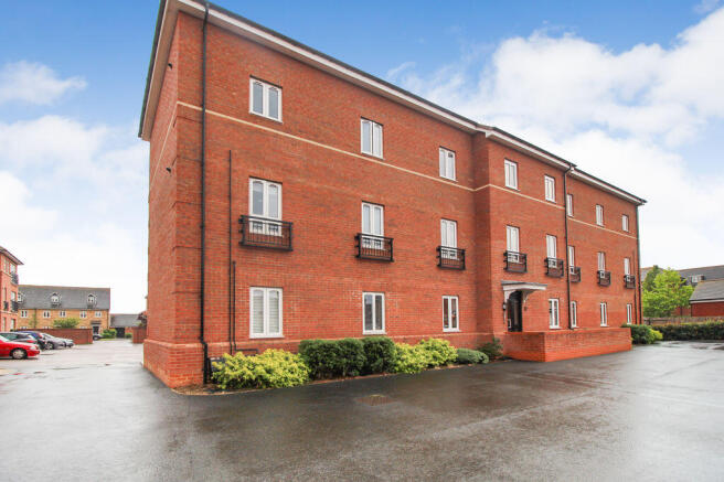 1 bed property, in Beauvais Avenue, £175,000
