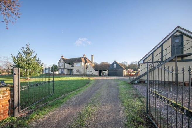 5 bed property, in Gutteridge Hall Lane, £900,000