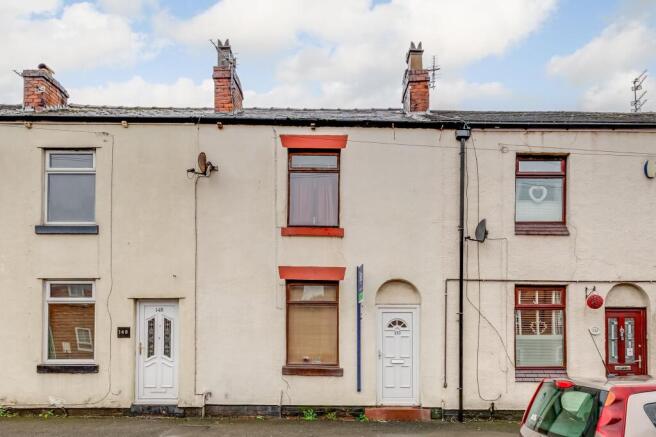 2 bed property, in Preston Road, £120,000