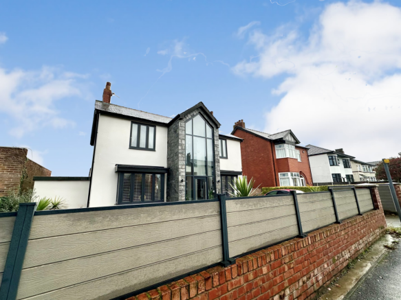 4 bed property, in Black Bull Lane, £550,000
