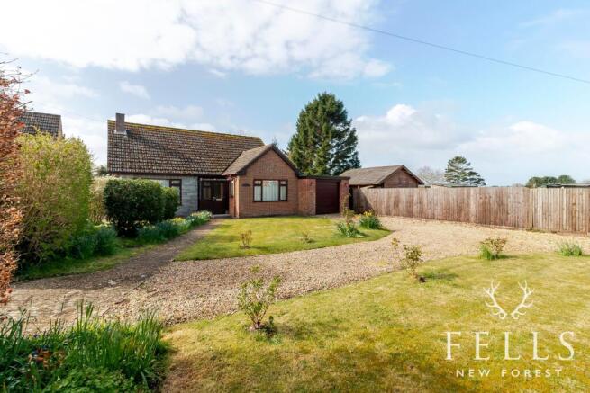 3 bed property, in Springfield Crescent, £500,000