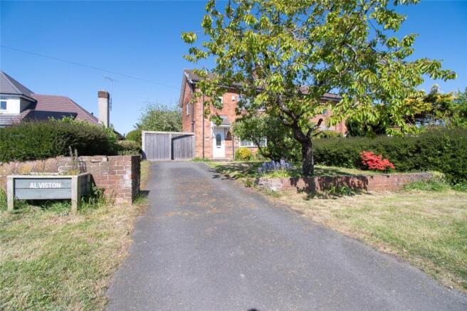 3 bed property, in Neston Road, £290,000