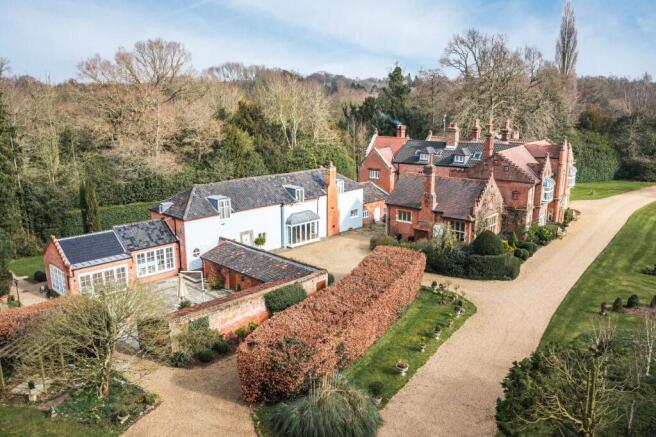 8 bed property, in Distinguished Manor House in Tasburgh, £2,750,000