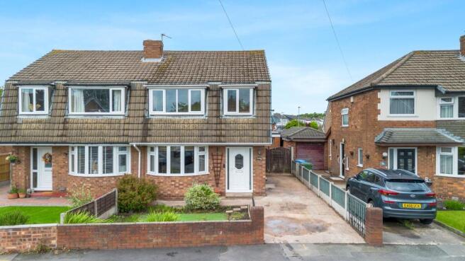 3 bed property, in Berkshire Drive, £245,000