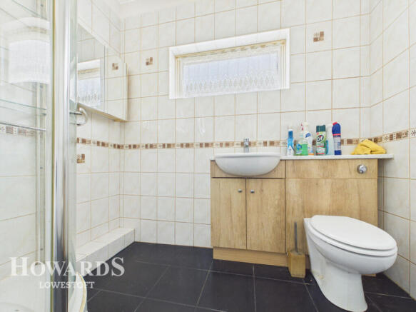 2 bed property, in Kimberley Road, £210,000