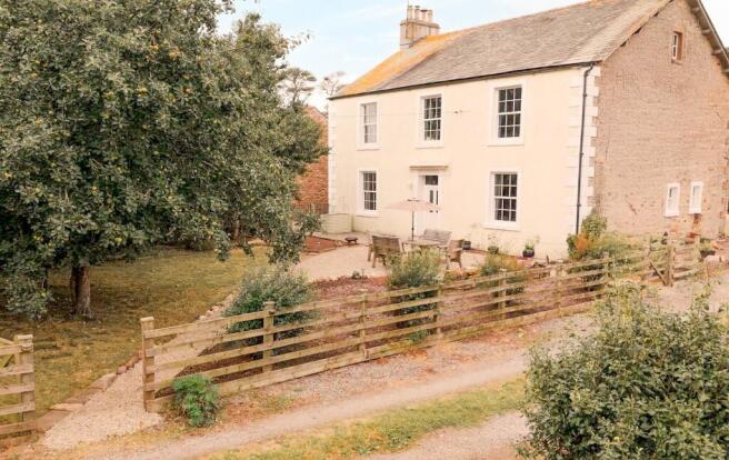 5 bed property, in Syke Side House, £750,000