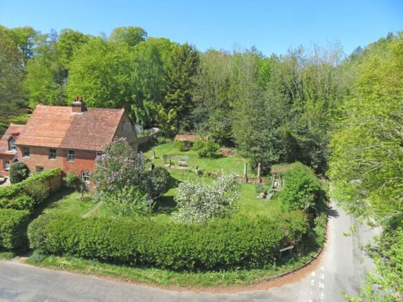4 bed property, in Frieth Road, £800,000