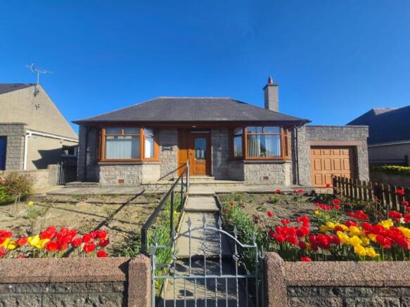 2 bed property, in Lyndale, £140,000