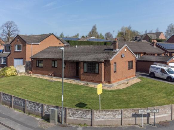 3 bed property, in Storthfield Way, £270,000
