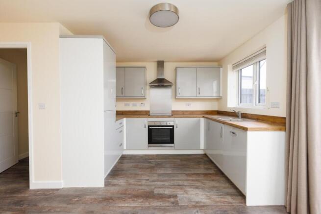 3 bed property, in Bishport Avenue, £350,000