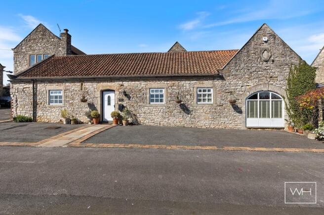 3 bed property, in Manor Farm Court, £465,000