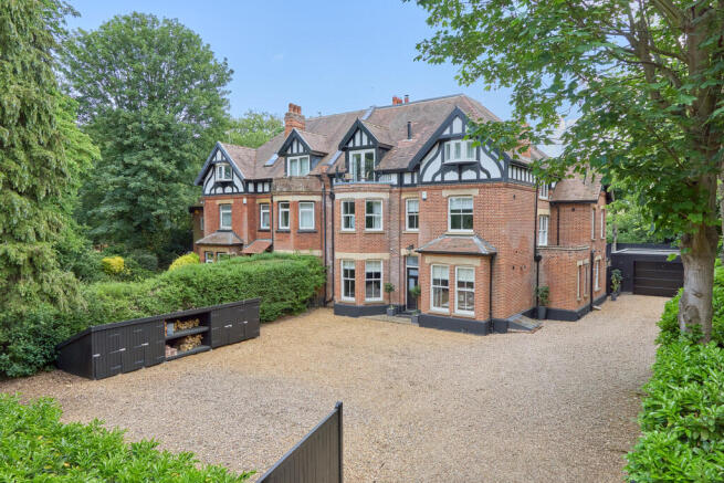 6 bed property, in Newmarket, £1,250,000