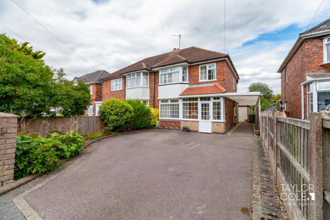 3 bed property, in Tamworth Road, £285,000