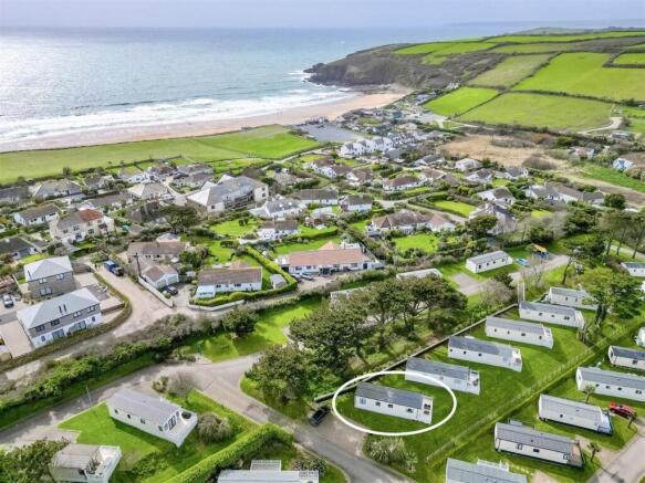 2 bed property, in Praa Sands Holiday Village, £39,950