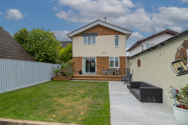 4 bed property, in High Street, £490,000