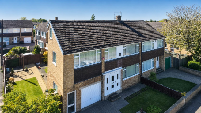 4 bed property, in Fane Grove, £260,000