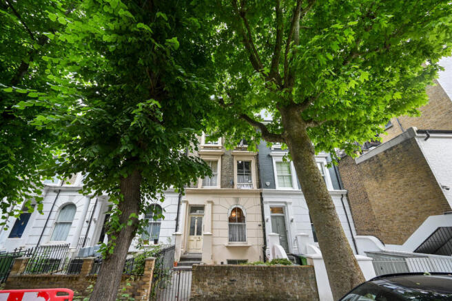 3 bed property, in Bamborough Gardens, £700,000